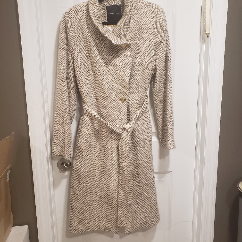 Ivanka Trump beige and white trench coat